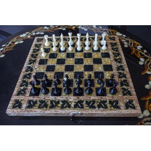 Шахматы из карельской березы и янтаря 