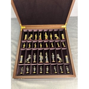 Шахматы деревянные эксклюзивные в ларце 45 с фигурами из бронзы