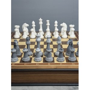 Шахматы подарочные в ларце с фигурами из мрамора