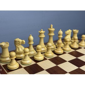 Шахматы подарочные с фигурами из самшита