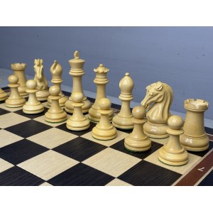 Шахматы подарочные с фигурами из самшита и палисандра