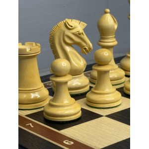 Шахматы подарочные с фигурами из самшита и палисандра