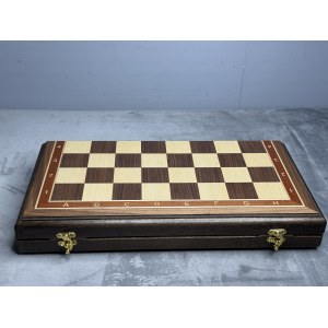 Шахматы подарочные с фигурами из самшита и палисандра