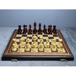 Шахматы подарочные с фигурами из самшита и палисандра