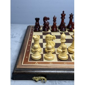 Шахматы подарочные с фигурами из самшита и палисандра