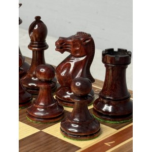 Шахматы подарочные с фигурами из самшита и палисандра