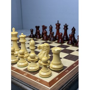 Шахматы подарочные с фигурами из самшита и палисандра