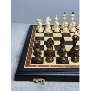 Шахматы подарочные с фигурами из клена премиум