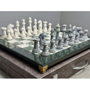 Шахматы из камня подарочные 