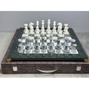 Шахматы из камня подарочные "Стаунтон"