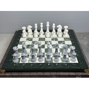 Шахматы из камня подарочные "Стаунтон"