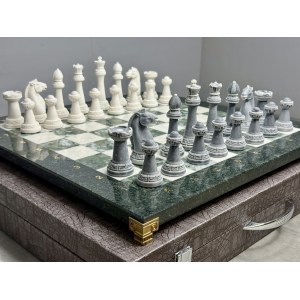 Шахматы из камня подарочные "Стаунтон"