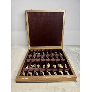 Шахматы в ларце «Русские» с бронзовыми фигурами